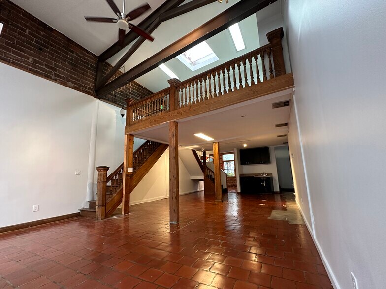 More Photos Of 1033 Monroe Dr, Atlanta Storefront Retail Office For Sale