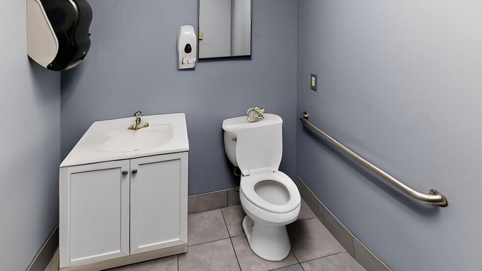 More Photos Of 4395 Dardanelle Dr, Orlando Warehouse For Lease