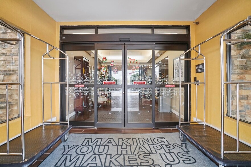 More Photos Of 1500 W 4th St, Adel Hotel For Sale