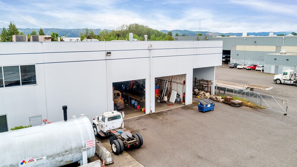 More Photos Of 7025 N Leadbetter Rd, Portland Service For Lease