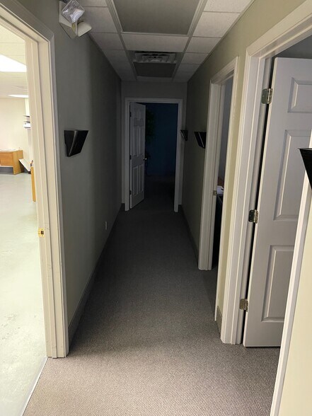More Photos Of 1415 N Royal Ave, Evansville Flex For Lease