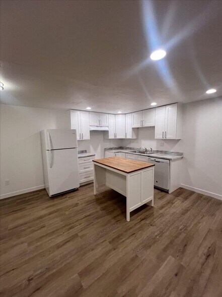 More Photos Of 10443 17th Ave SW, Seattle Multifamily For Sale