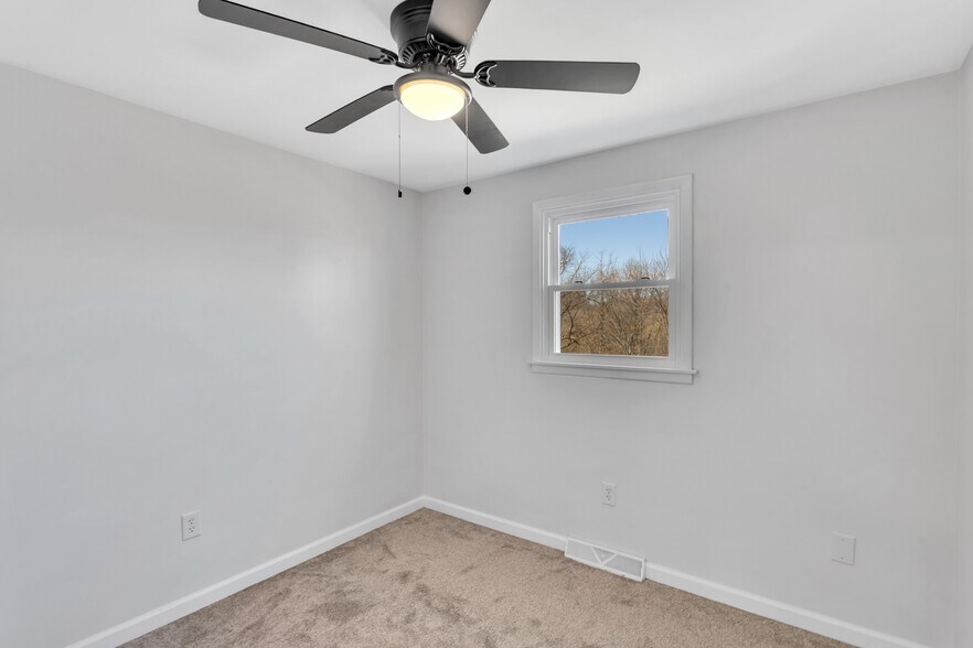 More Photos Of 1060 Pittsburgh Rd, Valencia Office For Sale