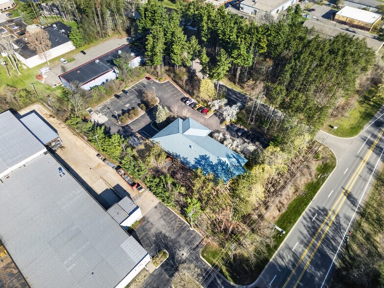 More Photos Of 8451 Boulder Ct, Commerce Township Office For Lease