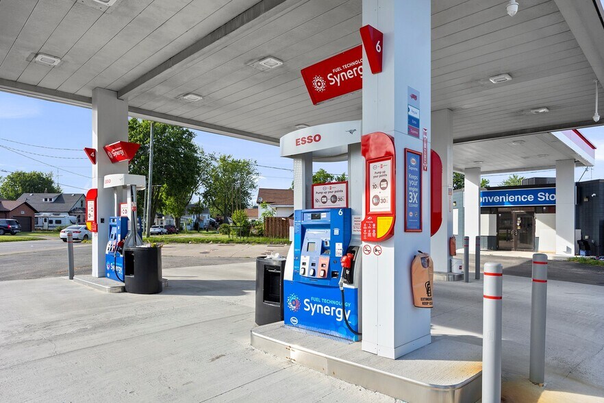 More Photos Of 33 Oak St E, Leamington Convenience Store For Sale