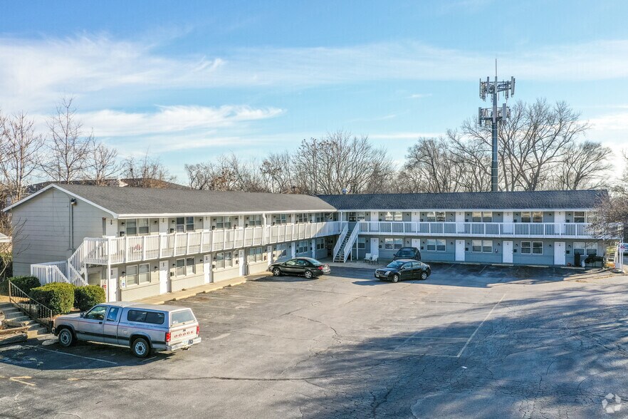 More Photos Of 6500 Hickman Rd, Windsor Heights Hotel For Sale