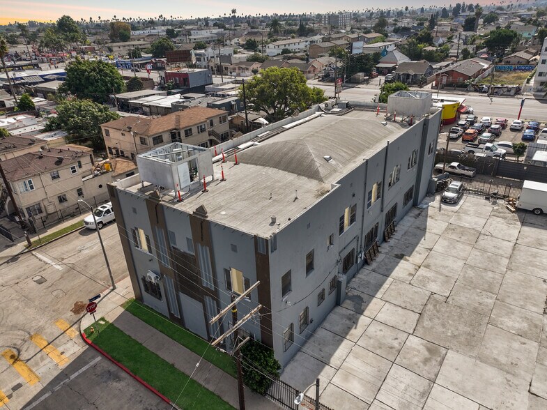 More Photos Of 7101 Menlo Ave, Los Angeles Specialty For Sale