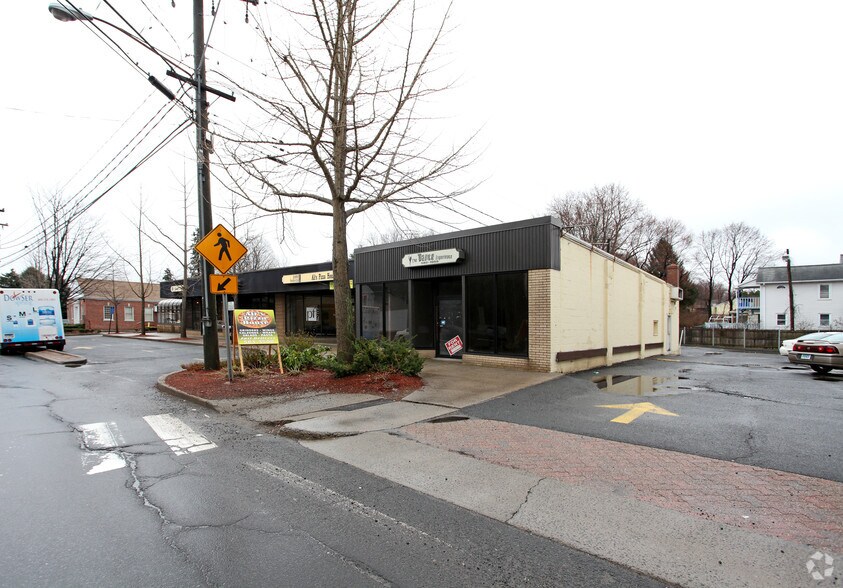 More Photos Of 12-22 E Main St, Bristol Storefront For Lease