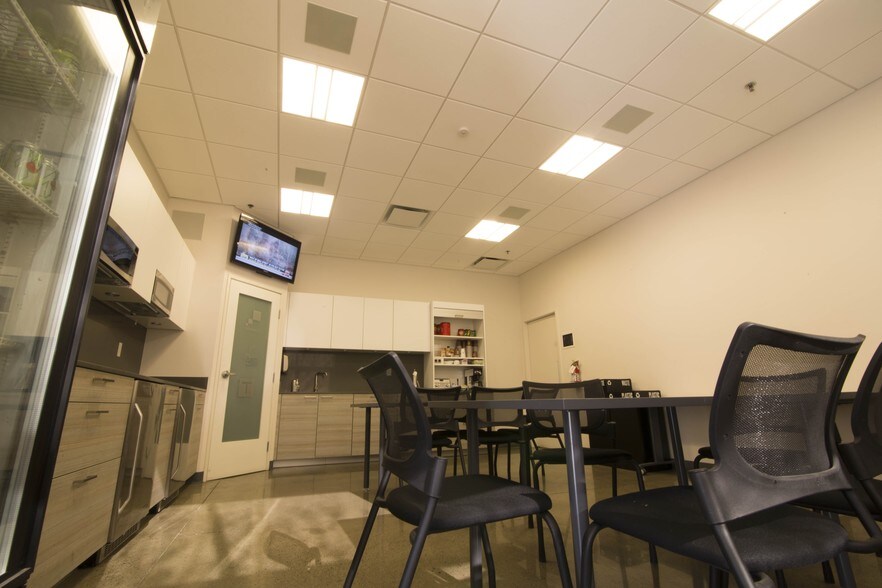 More Photos Of 212 Avenida Fabricante, San Clemente Warehouse For Lease