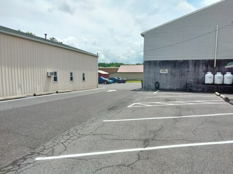 More Photos Of 1486 Rt 100, N. Coventry Twp, Chesco, Pottstown Storefront Retail Office For Sale
