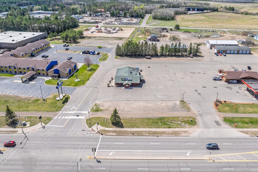 More Photos Of 904 N Railroad St, Eagle River Restaurant For Sale
