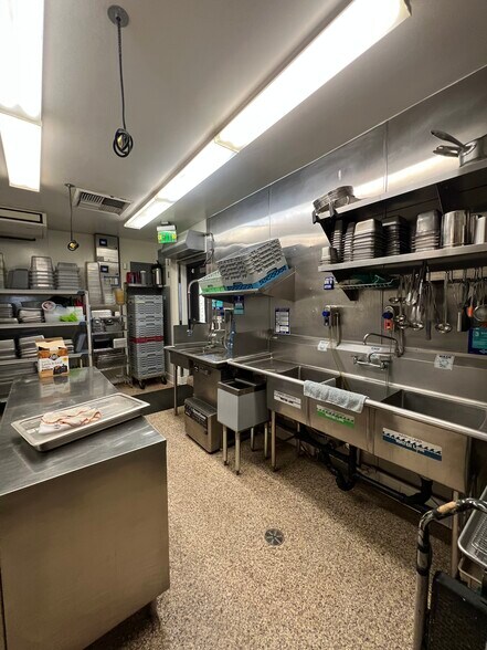 More Photos Of 1200 E 5th St, Los Angeles Restaurant For Lease