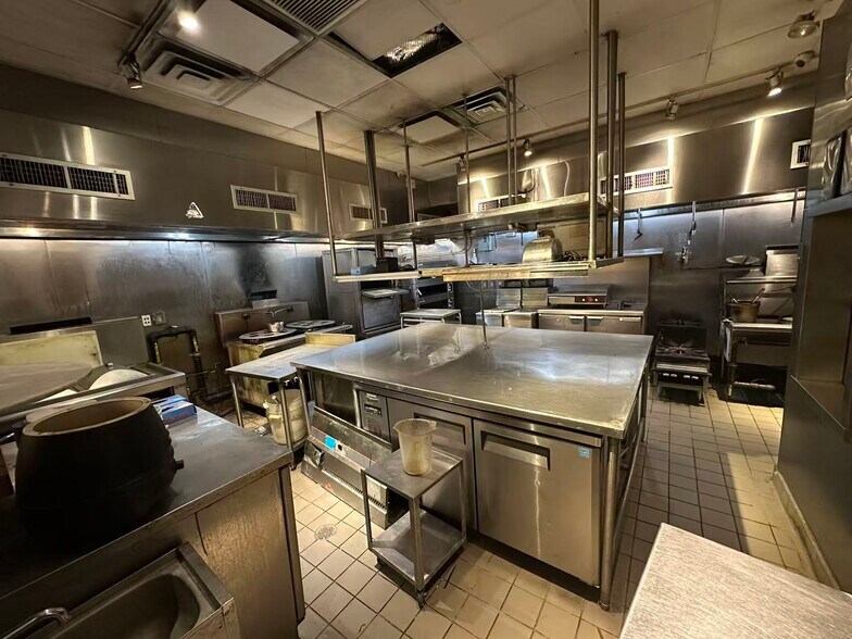 More Photos Of 610-612 Ninth Ave, New York Storefront For Lease
