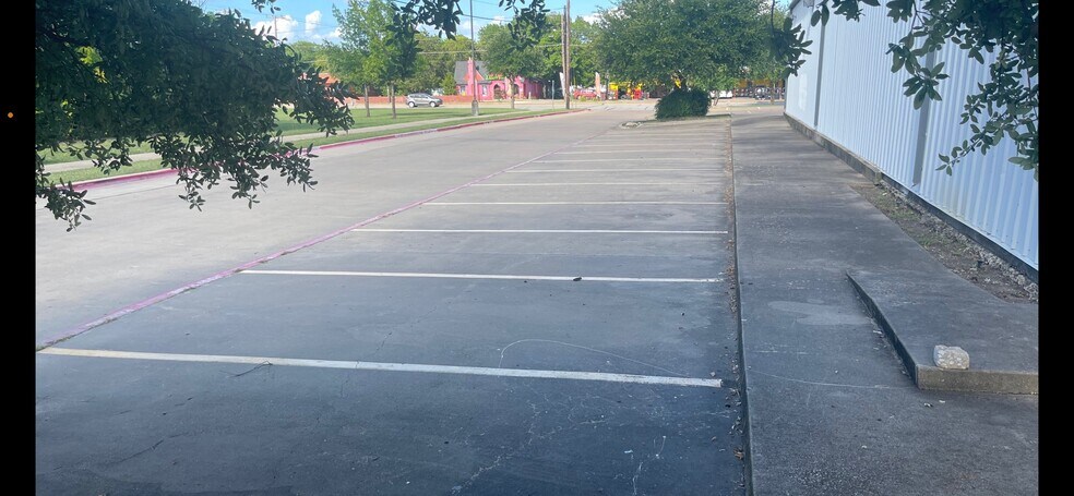 More Photos Of 3921 S Buckner Blvd, Dallas Freestanding For Lease