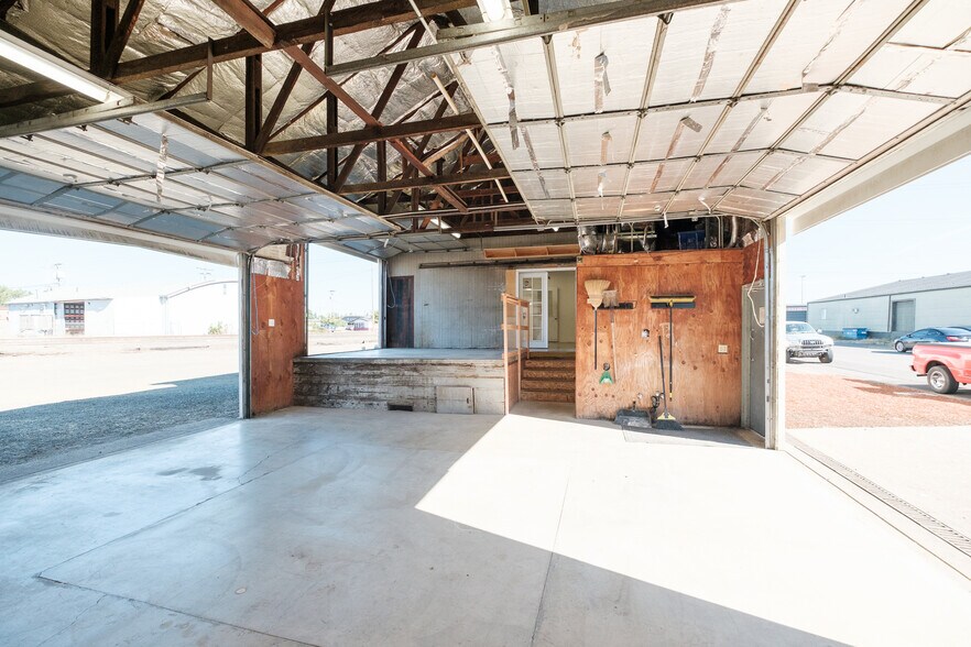 More Photos Of 500 Queen Ave SW, Albany Service For Sale