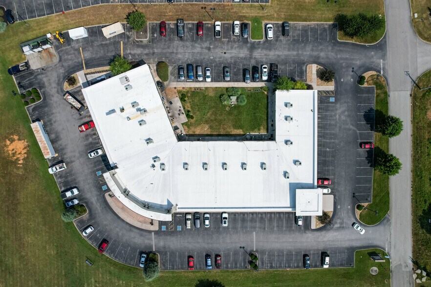 More Photos Of 7531-7569 Barnett Way, Powell Freestanding For Lease