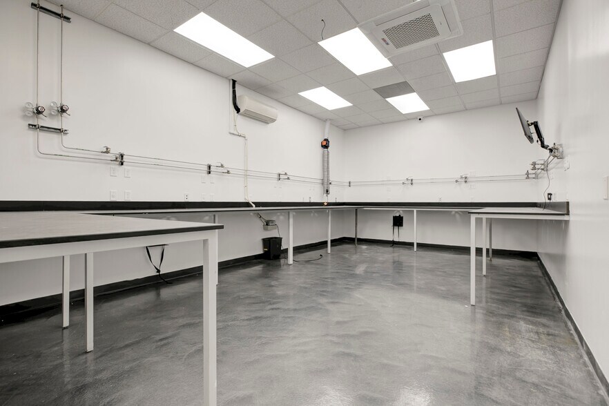 More Photos Of 18417 Bryant St, Northridge Service For Sale