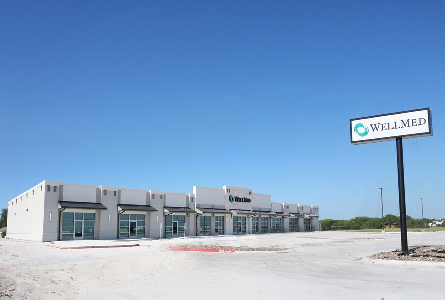 Primary Photo Of 14702 Northwest, Corpus Christi Storefront For Sale