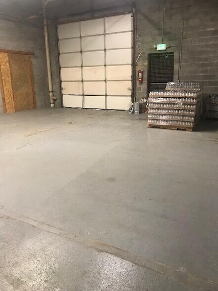 More Photos Of 21291 Hilltop St, Southfield Research And Development For Lease