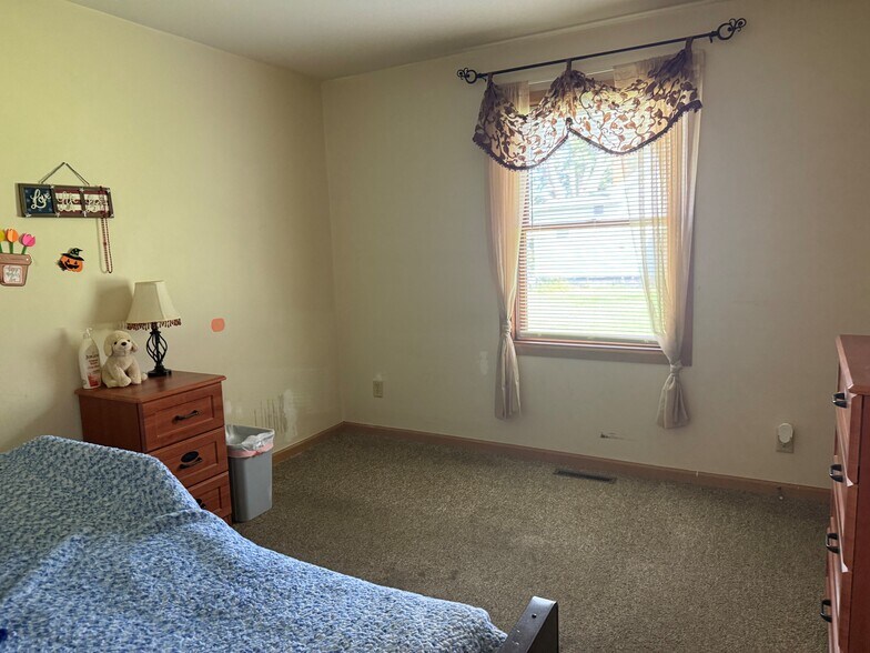 More Photos Of 13+/-Beds Established Memory Care Northern IL, Princeton Assisted Living For Sale