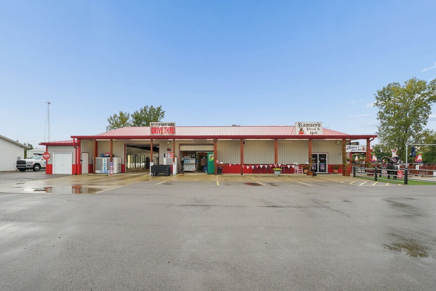 Primary Photo Of 21450 Northwest Pky, Marysville Restaurant For Sale