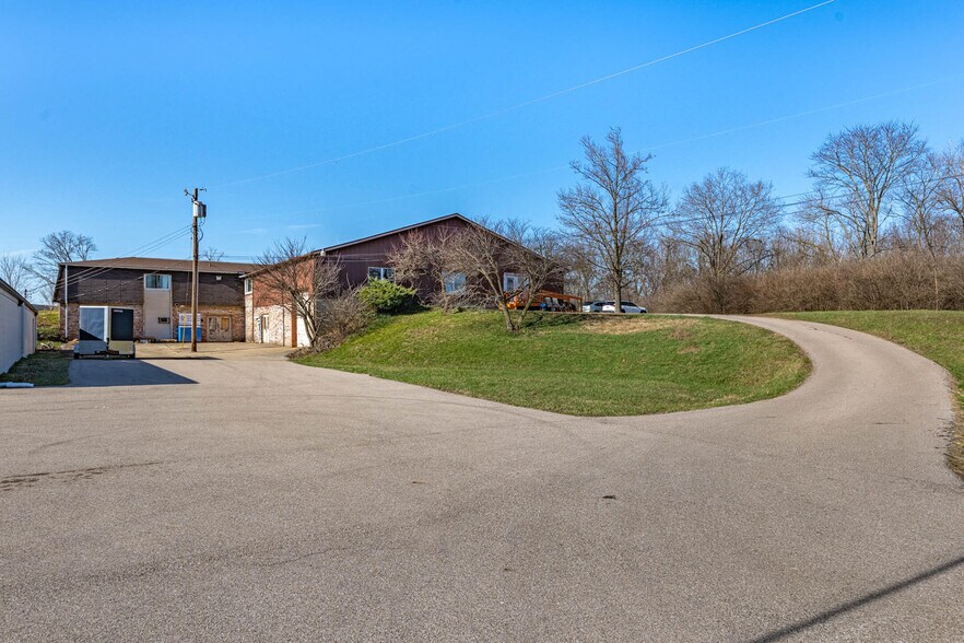 More Photos Of 5174 Hamilton Middletown Rd, Hamilton Light Distribution For Sale