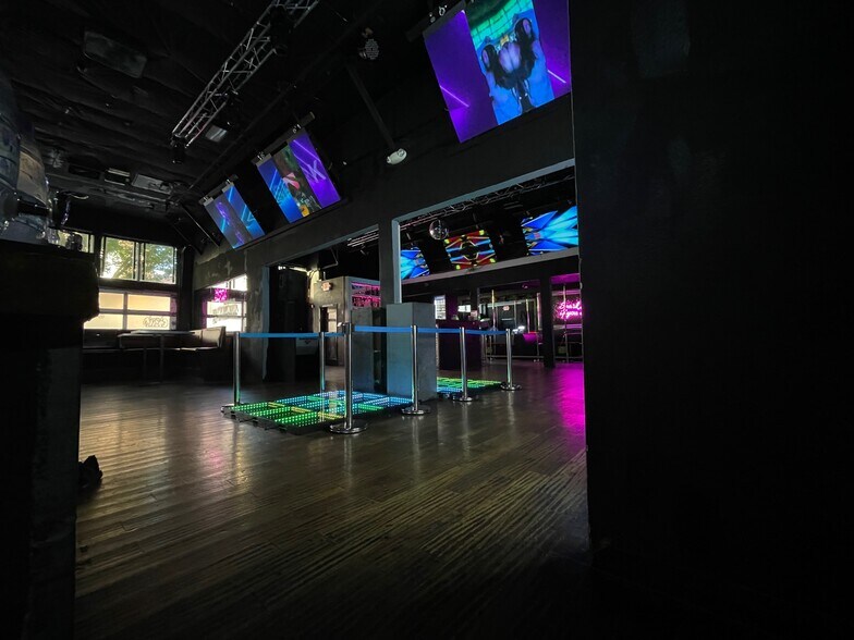 More Photos Of 35 NW 3rd Ave, Portland Bar For Sale