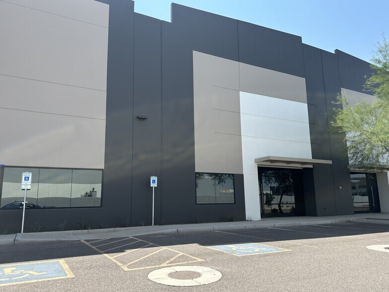 More Photos Of 11701 N 132nd Ave, Surprise Distribution For Lease