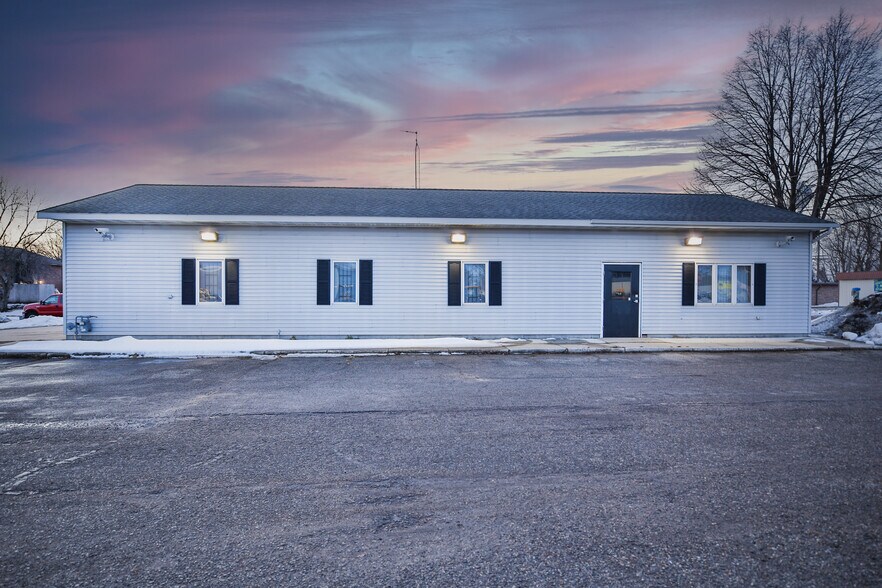 More Photos Of 316 S Highway Ave, Blooming Prairie Light Manufacturing For Sale