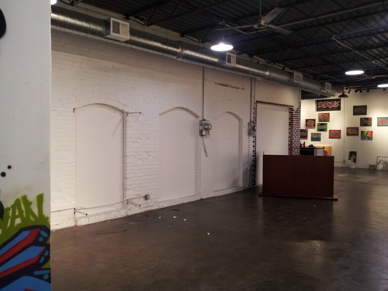 More Photos Of 1739 Oak St, Kansas City Office For Lease