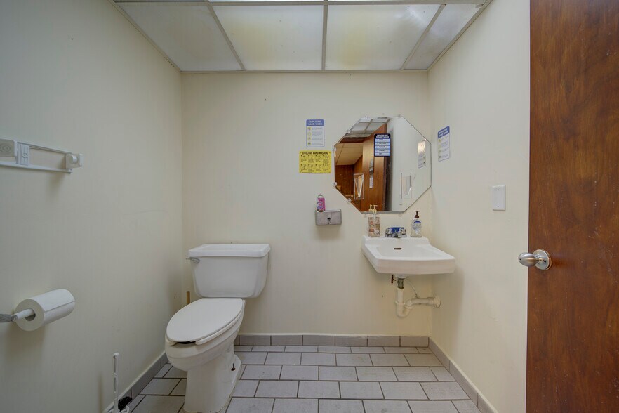 More Photos Of 330-332 W 9th St, Hialeah Storefront Retail Office For Lease
