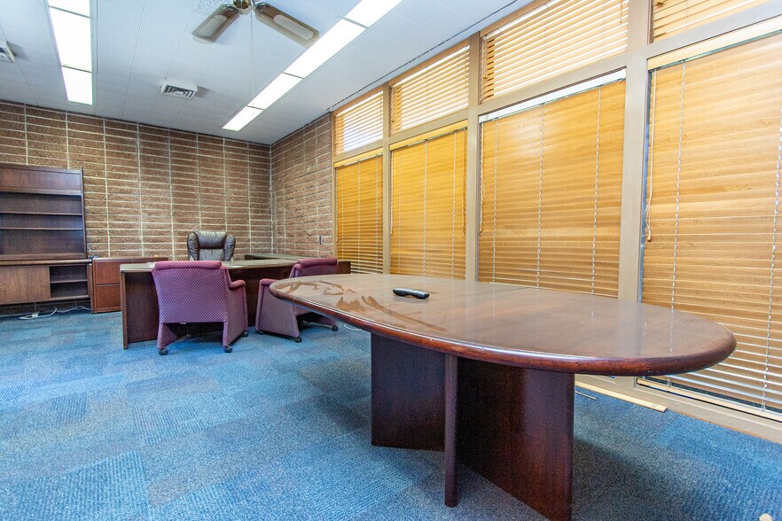 More Photos Of 971 E Broadway Ave, Atwater Office For Lease