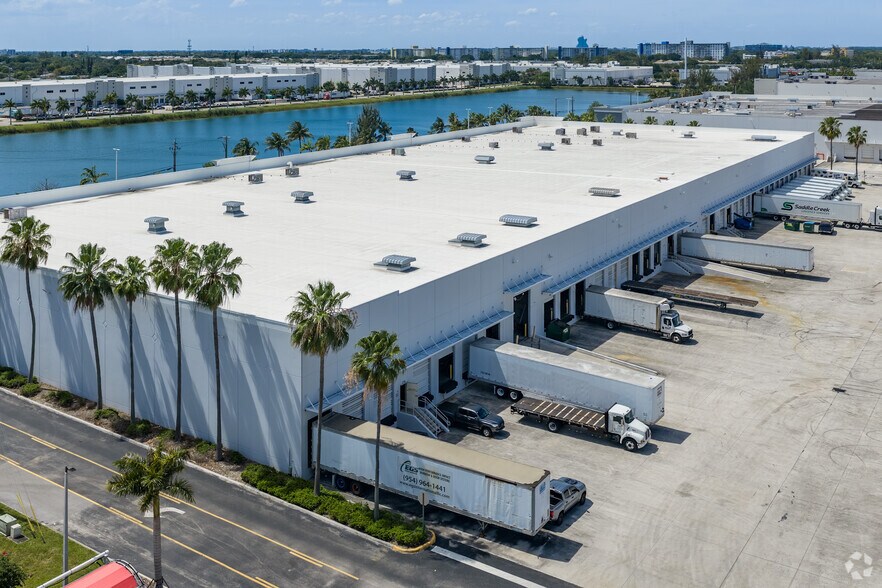 More Photos Of 2601-2799 SW 34th Ave, Pembroke Park Warehouse For Lease
