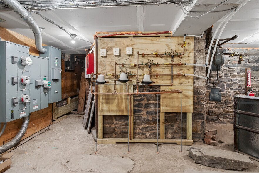More Photos Of 316 Wall St, Kingston Storefront Retail Residential For Lease