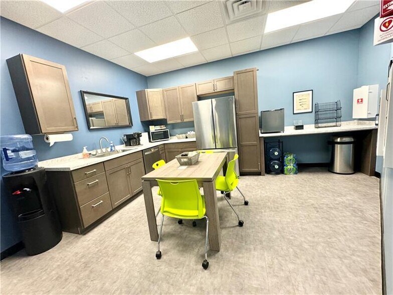 More Photos Of 107 E North St, New Castle Storefront For Sale