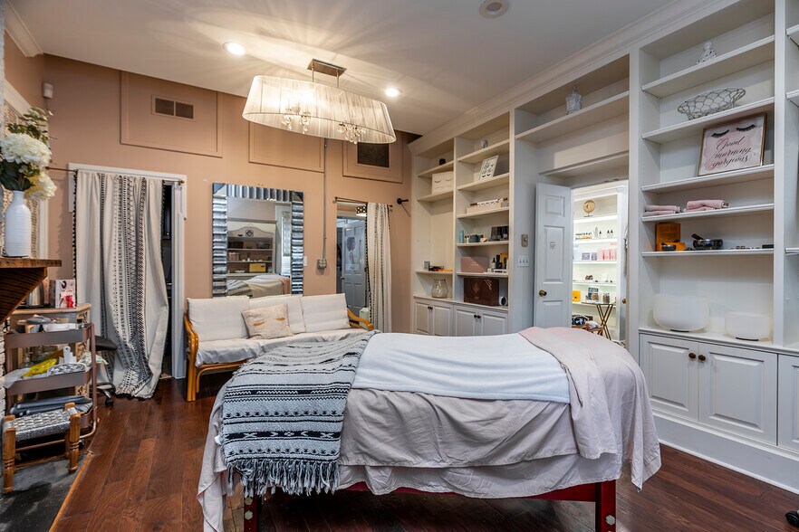 More Photos Of 302 W High St, Lexington Office Residential For Sale