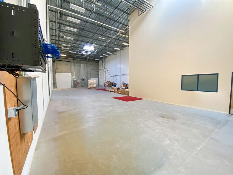 More Photos Of 4 Highland Park Green NE, Rocky View No 44 Warehouse For Sale