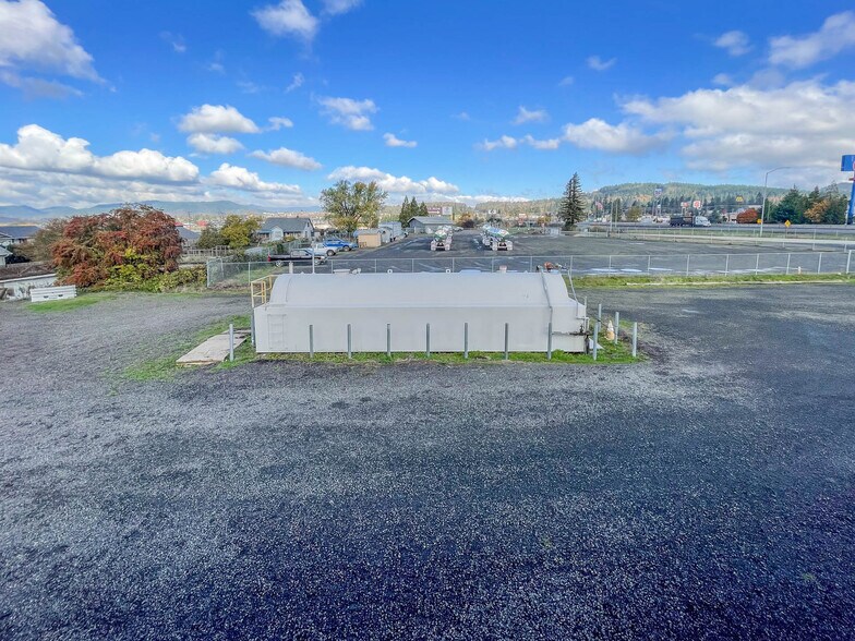 More Photos Of 1625 W Duke Rd, Sutherlin Warehouse For Sale