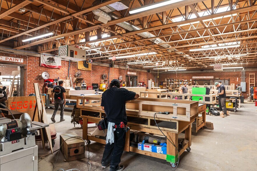 More Photos Of 1458 E 58th Pl, Los Angeles Showroom For Lease
