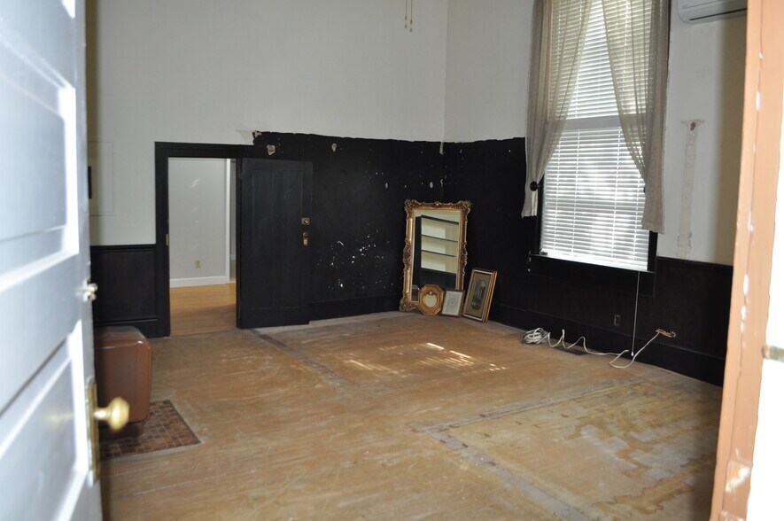 More Photos Of 414 Wharf St, Loudon Office For Sale