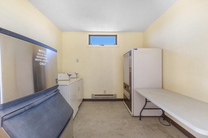 More Photos Of 1354 S 2nd St, Raton Hotel For Sale