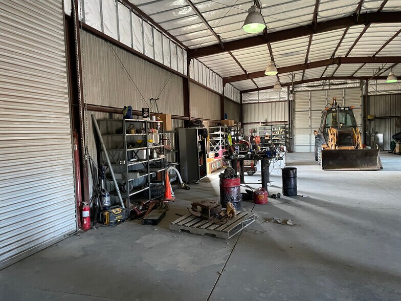 More Photos Of 1810 Lake St, Silver Springs Warehouse For Lease