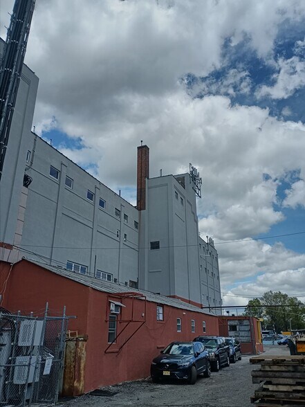 More Photos Of 6103 Strickland Ave, Brooklyn Warehouse For Lease