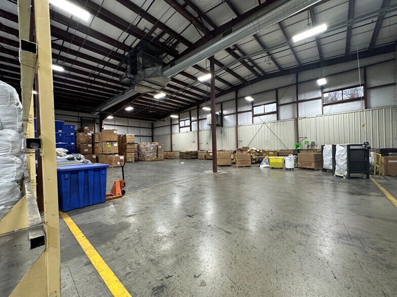 More Photos Of 15 Park Dr, Franklin Manufacturing For Lease