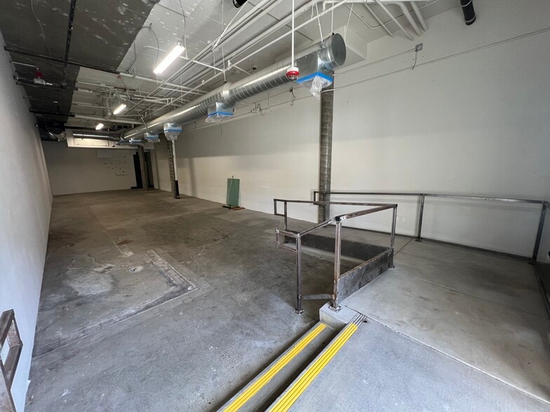 More Photos Of 902-914 Broadway, Santa Monica Unknown For Lease