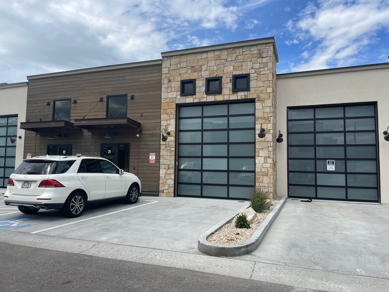 More Photos Of 4554 Forestdale Dr, Park City Showroom For Lease