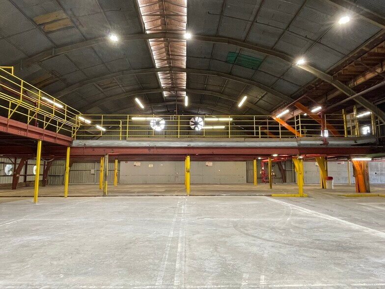 More Photos Of 306 9th St, Winter Garden Warehouse For Lease