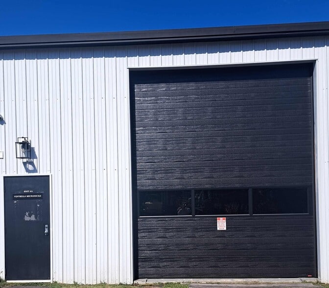 More Photos Of 77 S Main St, Newtown Warehouse For Lease