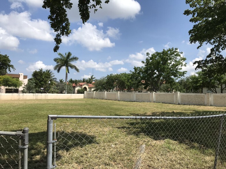 Primary Photo Of 1121 Ives Dairy Rd, Miami Land For Sale