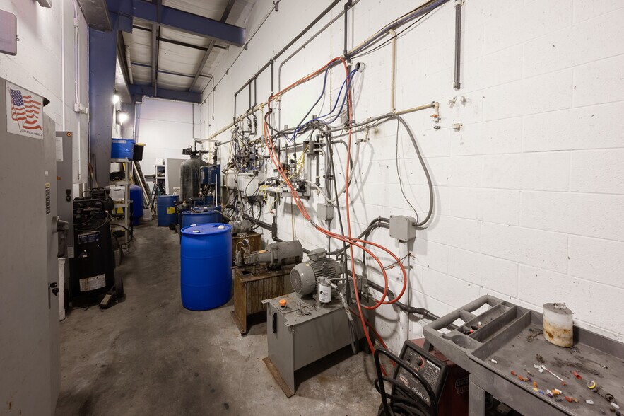 More Photos Of 8090 Gladiolus Dr, Fort Myers Carwash For Sale